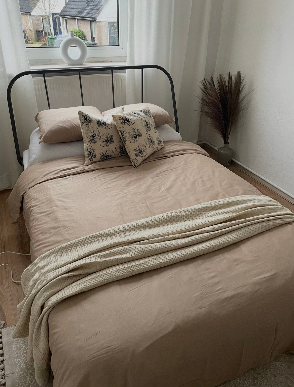 IKEA SAGSTUA bedframe 140x200 cm incl. lattenbodem., Ophalen, Tweepersoons, 140 cm, Zo goed als nieuw