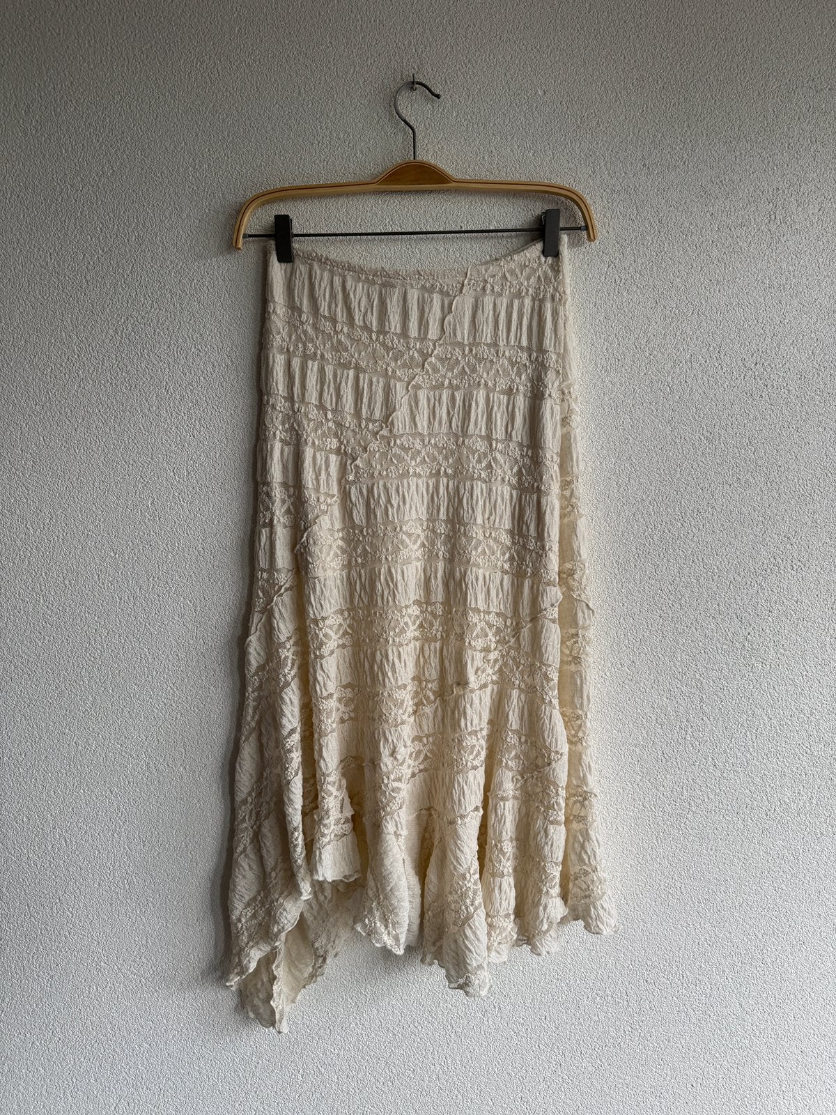 Bershka kanten asymmetrische midi rok, Maat 38/40 (M), Beige, Bershka, Ophalen of Verzenden