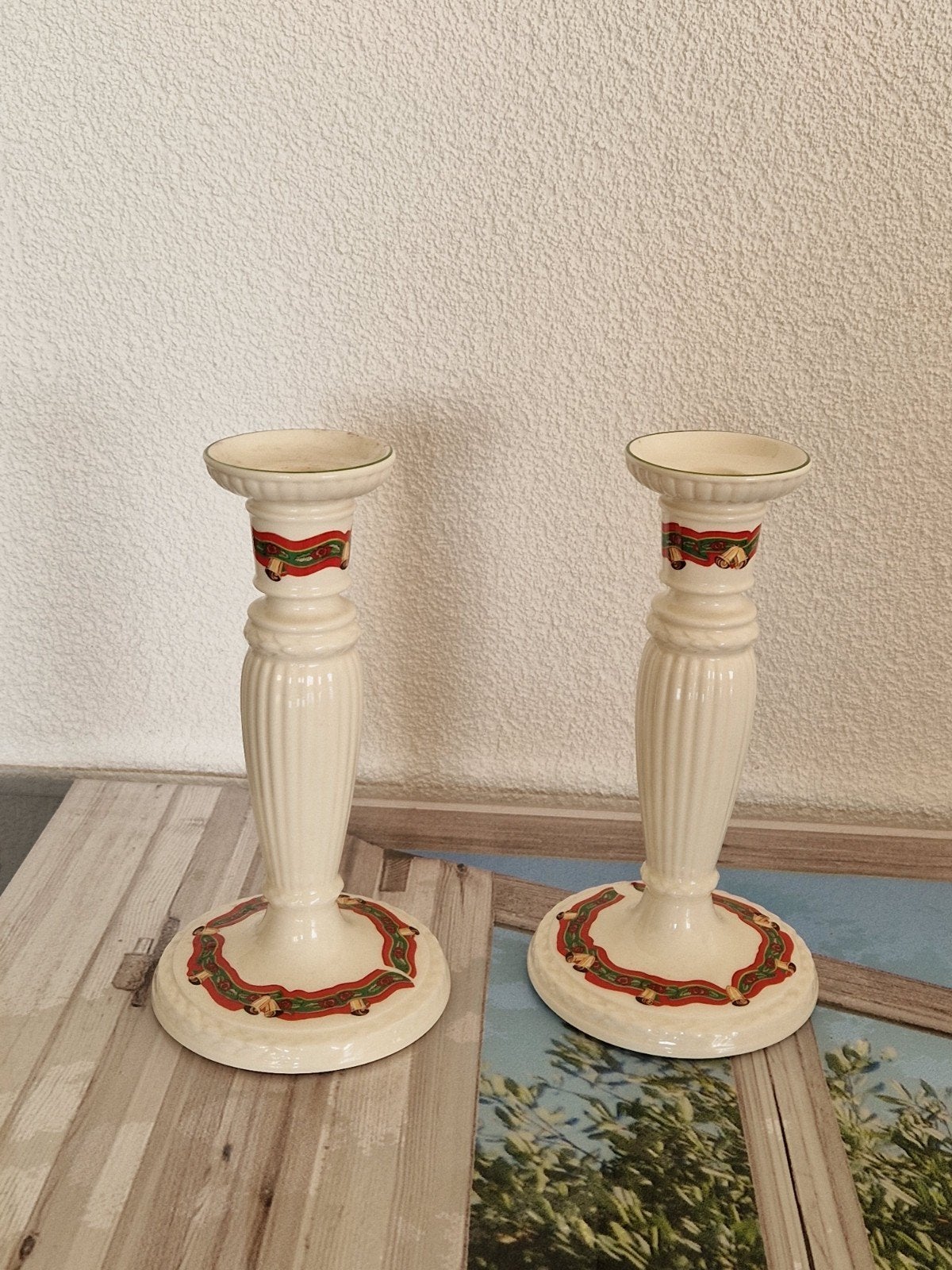 2 hoge kandelaars Wedgwood Christmas Time Queen's Ware, Diversen, Ophalen of Verzenden, Zo goed als nieuw