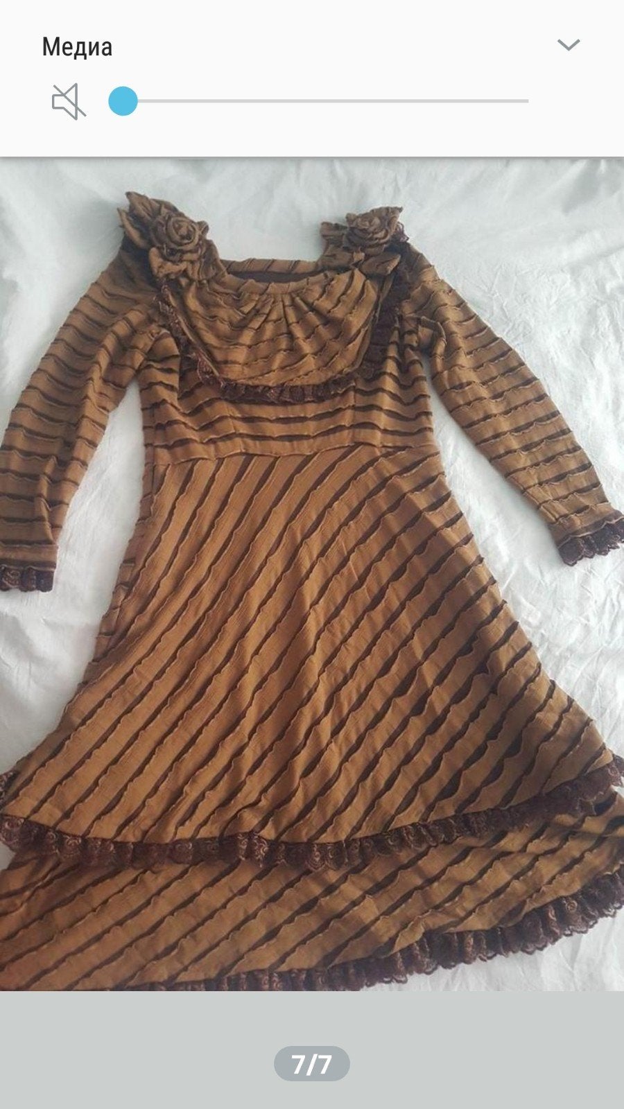 Unieke bruine jurk met ruches en bloemdetails, Maat 38/40 (M), Bruin, Ophalen of Verzenden, Onder de knie