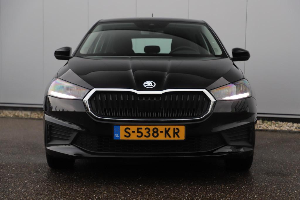 Skoda Fabia 1.0 TSI Ambition 95PK Carplay Android Navigatie, Voorwielaandrijving, Stof, Gebruikt, Euro 6