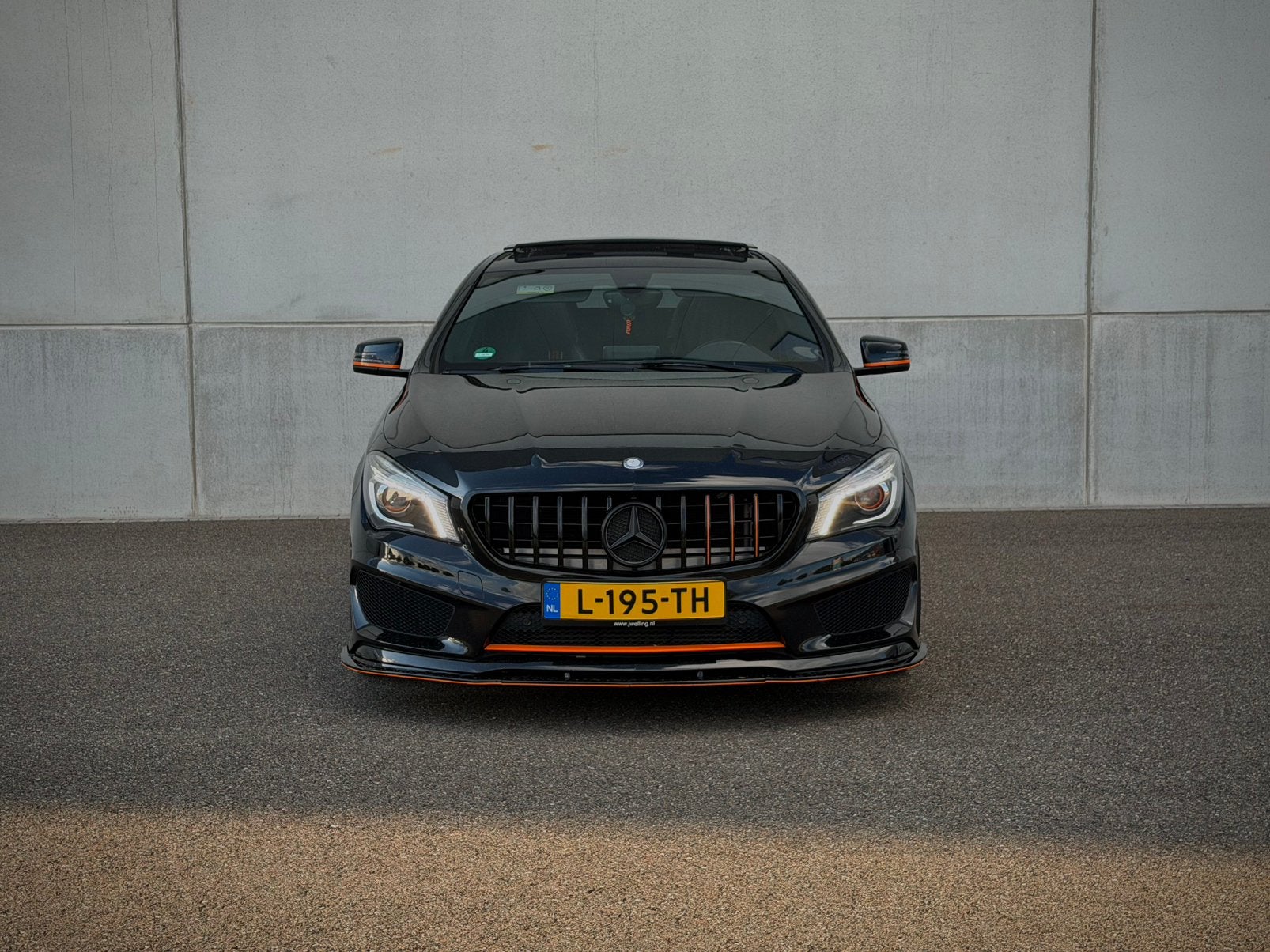 Dikke AMG Orange Art Mercedes-Benz CLA200 115KW 7G-DCT 2015, Auto's, Mercedes-Benz, CLA, 730 kg, Leder en Stof, Zwart