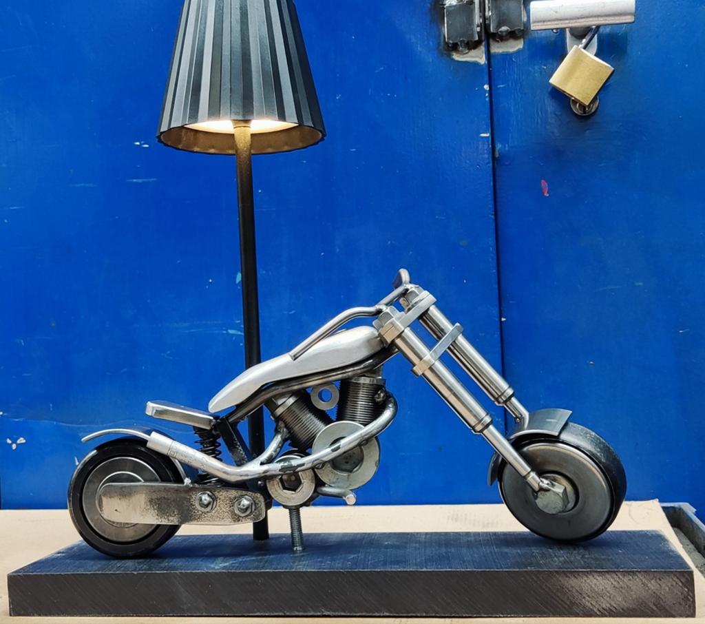 Unieke handgemaakte motorfiets lamp van metaal, Ophalen of Verzenden, Nieuw, Industrieel, Motorfiets, Handgemaakt