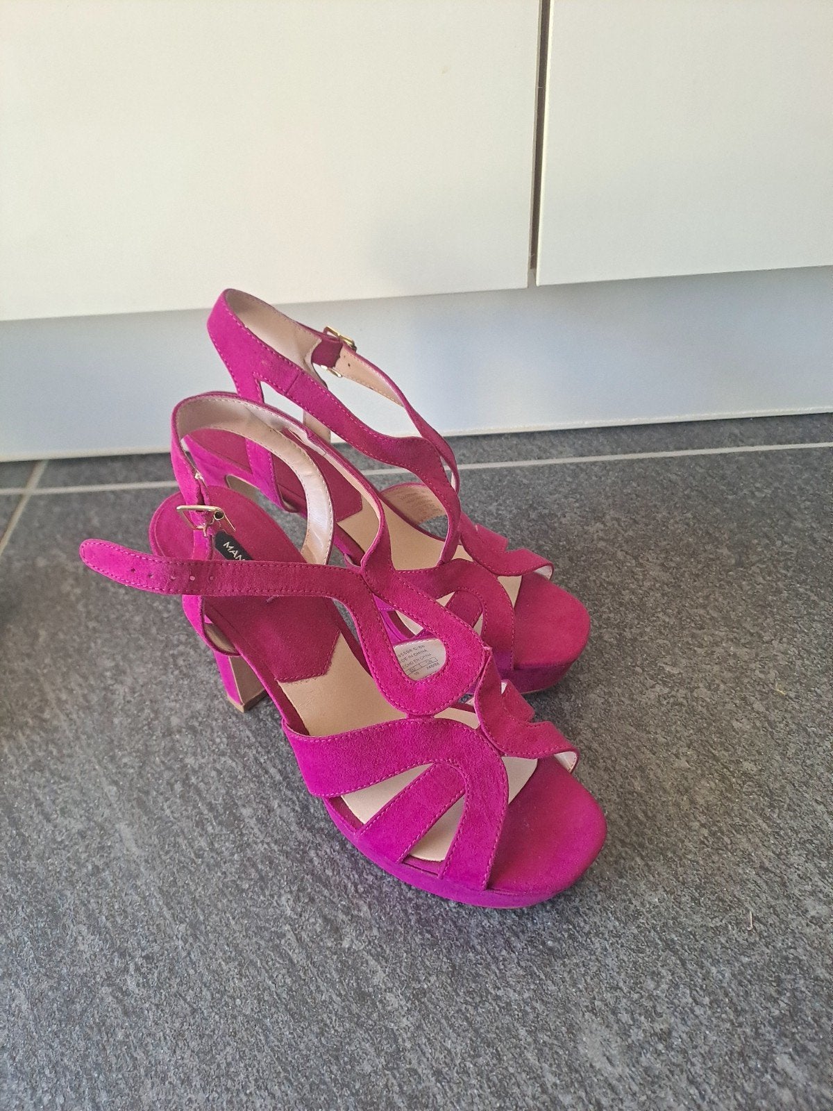 Roze suède sandalen met hak - Maat 39, Kleding | Dames, Schoenen, Mango, Zo goed als nieuw, Roze, Sandalen of Muiltjes
