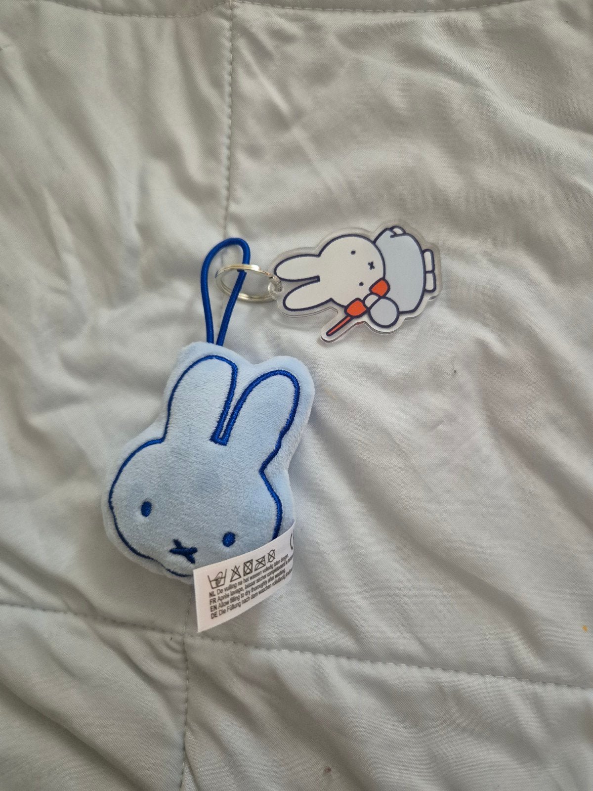 verborgen schatjes- nijntje met telefoon, Verzamelen, Ophalen of Verzenden, Zo goed als nieuw, Knuffel of Figuurtje