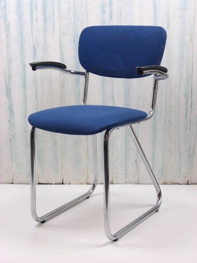 Vintage eetkamerstoel Vintage stoel met armleuning., Huis en Inrichting, Stoelen, Gebruikt, Vijf, Zes of meer stoelen, Kunststof