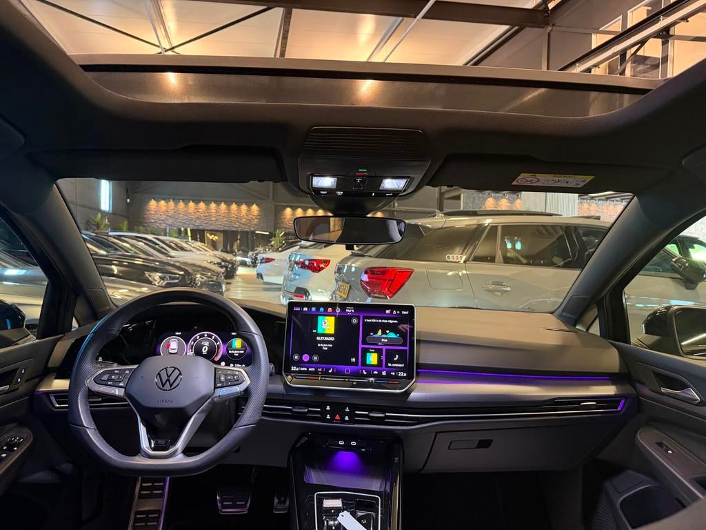 Volkswagen GOLF 1.5 eTSI R-Line Edition|PANO|BOMVOL!, Auto's, 4 cilinders, 150 pk, Parkeerassistent, Zwart