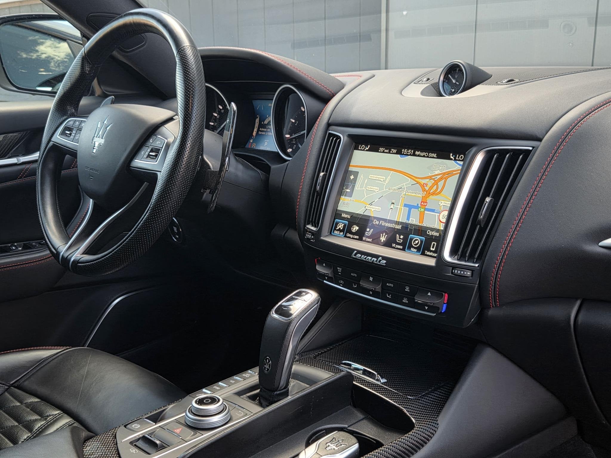 Maserati Levante 3.8 V8 GTS | Schuif-kanteldak | Adaptive Cr, Auto's, Maserati, Dealer onderhouden, Gebruikt, 2145 kg, Leder
