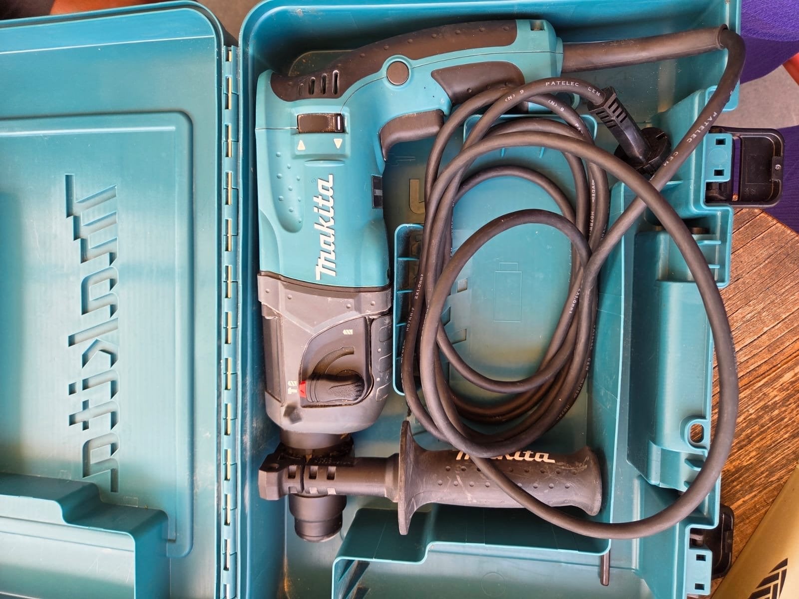 Makita HR2230 Boorhamer - Zo goed als nieuw, Doe-het-zelf en Verbouw, Gereedschap | Boormachines, 600 watt of meer, Boor- en/of Breekhamer