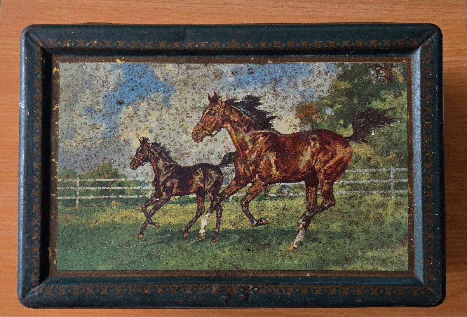Vintage metalen blik met afbeelding galopperende paarden, Ophalen of Verzenden