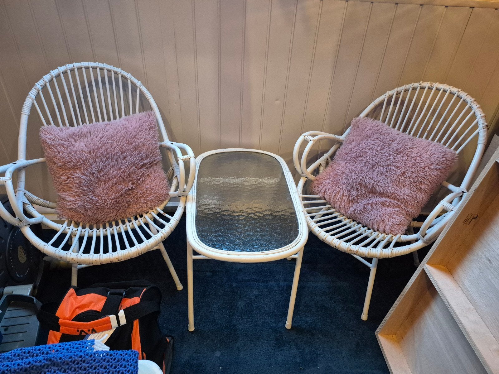 leuk setje, 2 stoelen, 1 tafeltje, Ophalen, Gebruikt