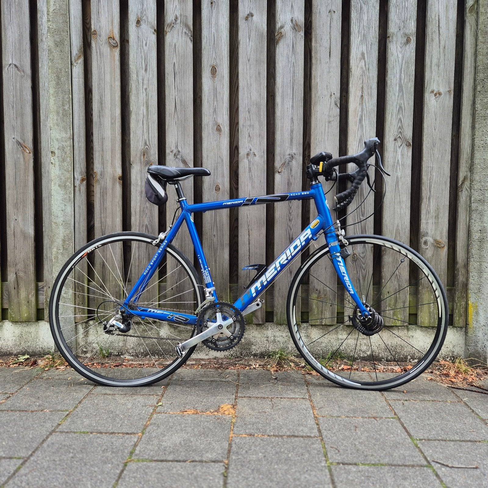 Racefiets met helm en schoenen maat 40, Fietsen en Brommers, Fietsen | Racefietsen, Gebruikt, Aluminium, Meer dan 20 versnellingen