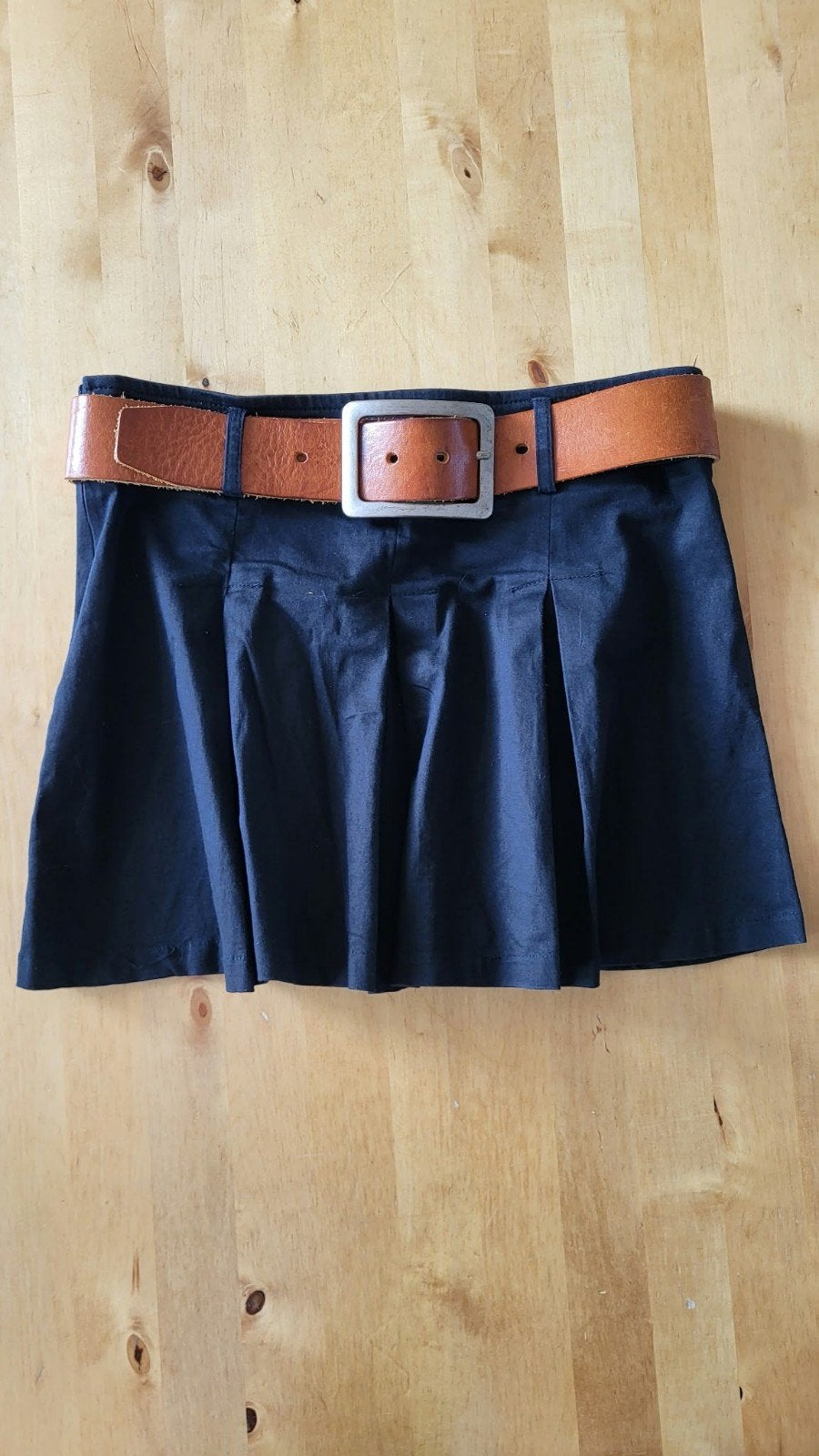 Zwart geplooid rokje met bruine leren riem - Twiggy, Zwart, Maat 46/48 (XL) of groter, Ophalen of Verzenden, Zo goed als nieuw