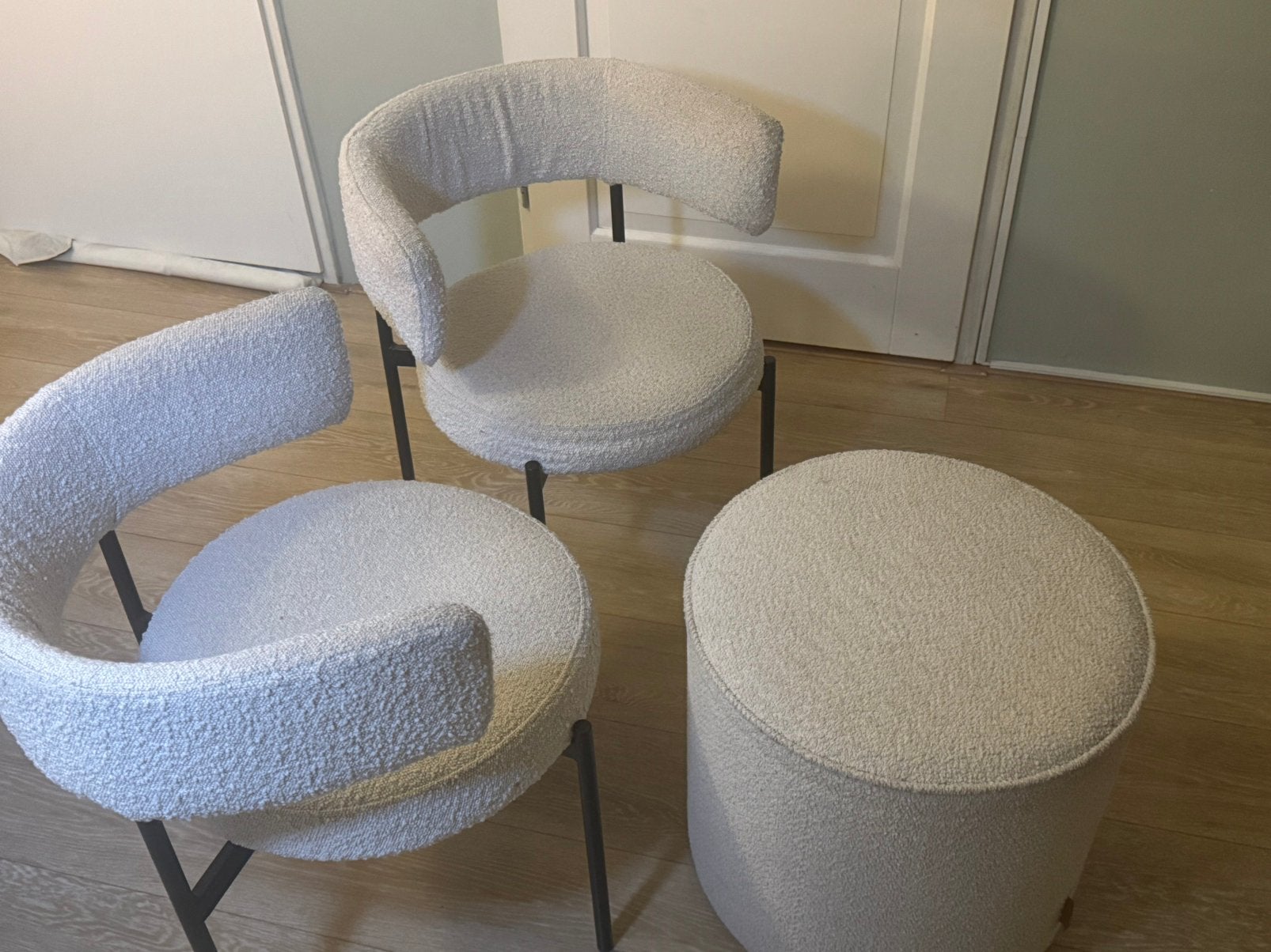 Karwei bouclé stoelen met woood poef, Ophalen, Gebruikt, Twee, Overige kleuren