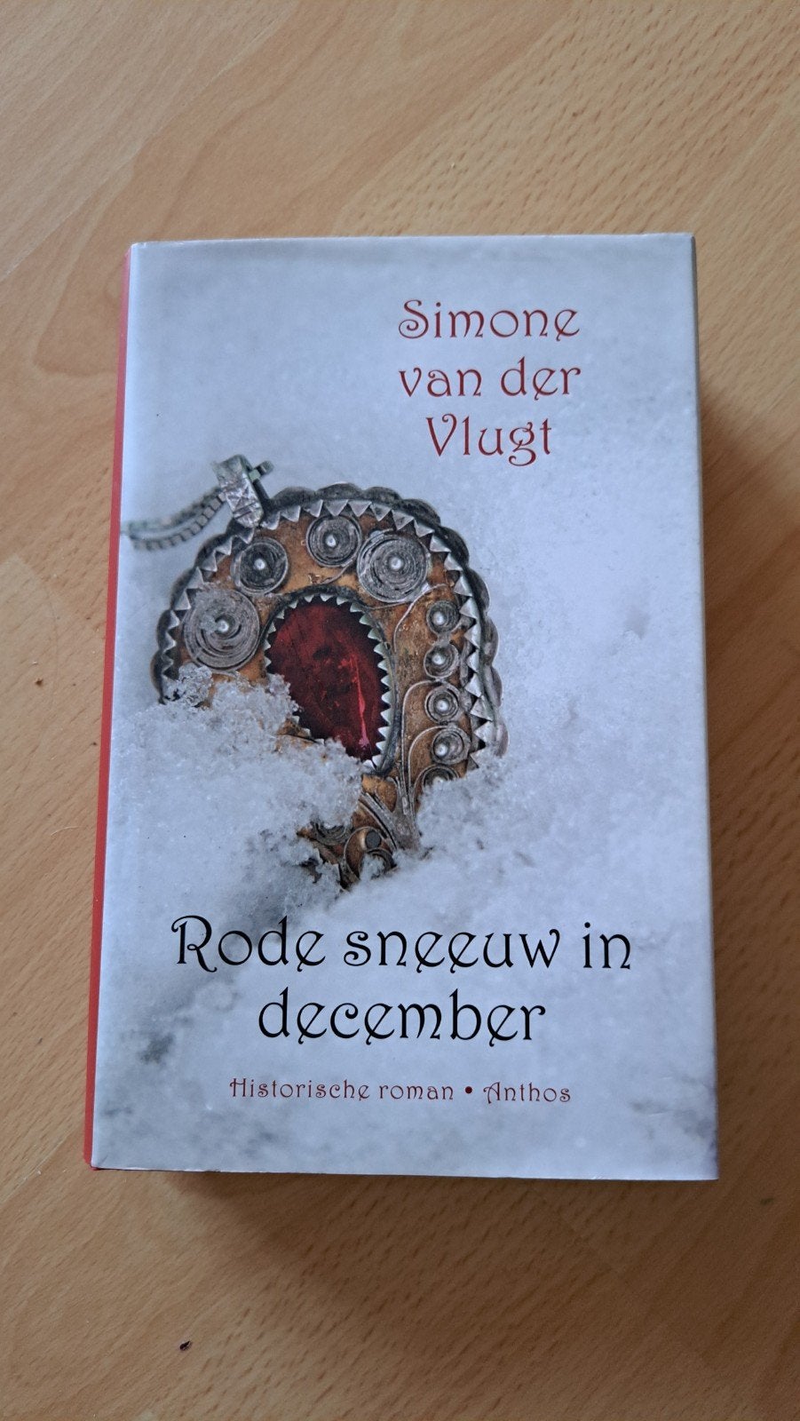 Simone van der Vlugt - Rode sneeuw in december, Ophalen of Verzenden, Zo goed als nieuw, Simone van der Vlugt