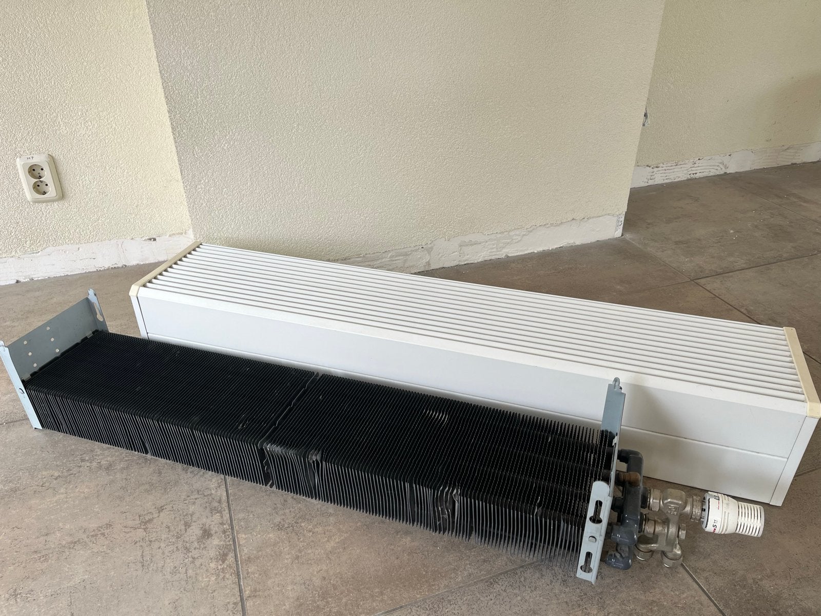 Convectorradiator met ombouw, Ophalen, Gebruikt, Minder dan 30 cm, Radiator