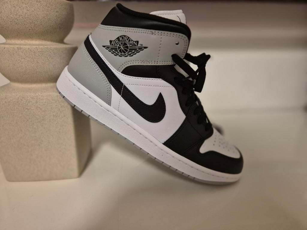 Nike Air Jordan 1 Mid, Kleding | Heren, Schoenen, Wit, Nieuw, Ophalen of Verzenden, Sneakers of Gympen