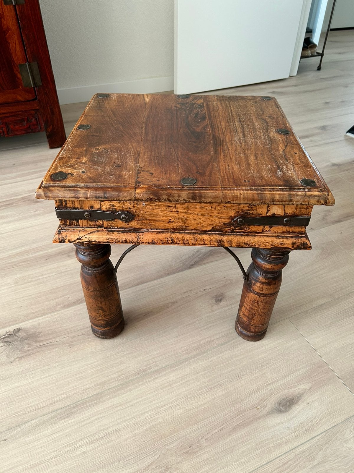 Bijzettafel hardhout, Ophalen