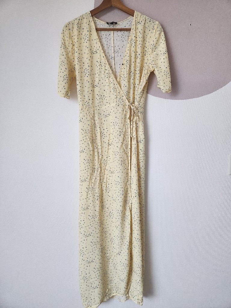 Gele zomerse wikkeljurk/jurk Zilch - M, Kleding | Dames, Jurken, Maat 38/40 (M), Geel, Ophalen of Verzenden, Zo goed als nieuw