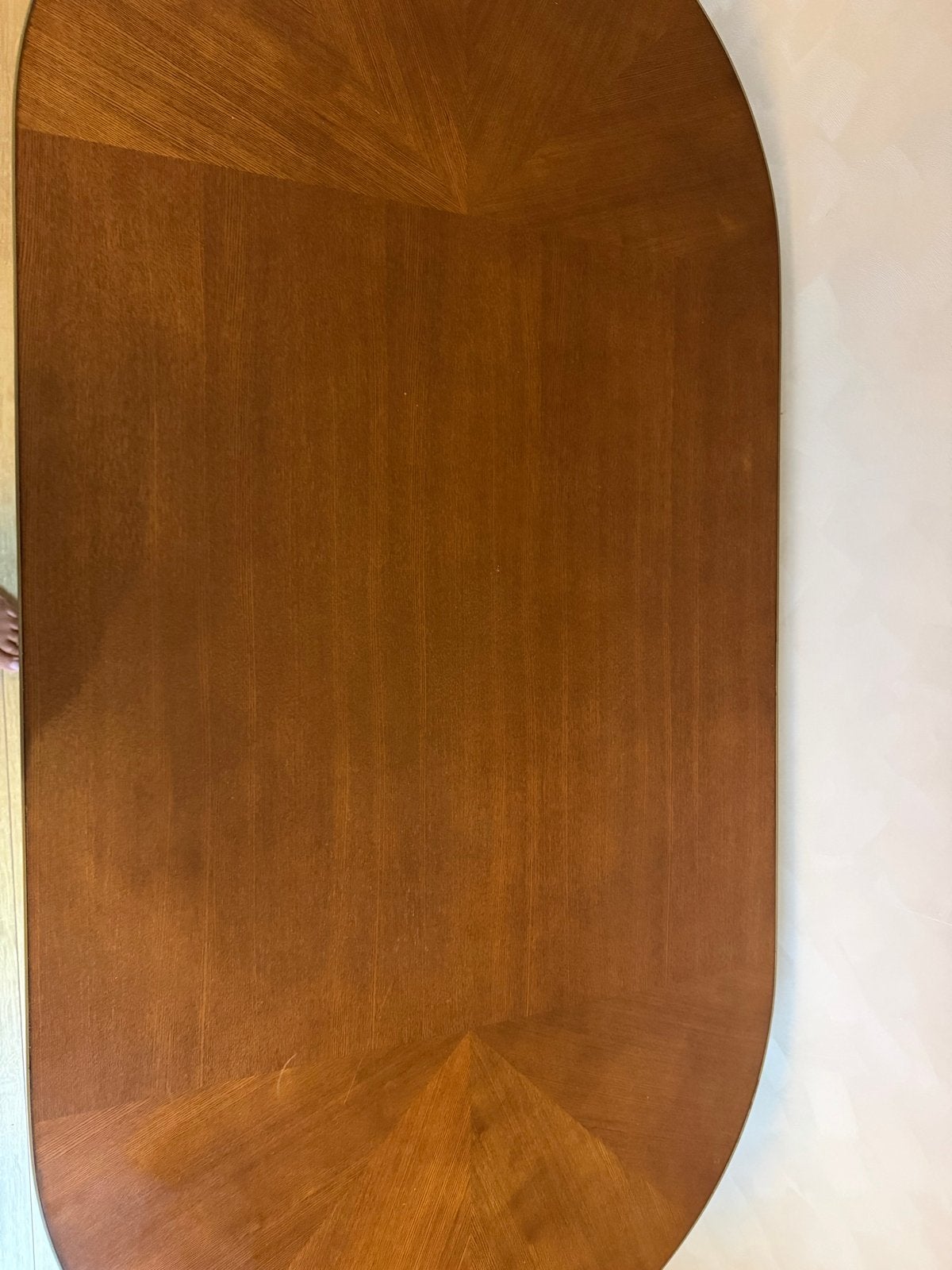Bruine eettafel met zwarte poten, Huis en Inrichting, Tafels | Eettafels, Ophalen, Gebruikt, Ovaal, Overige houtsoorten