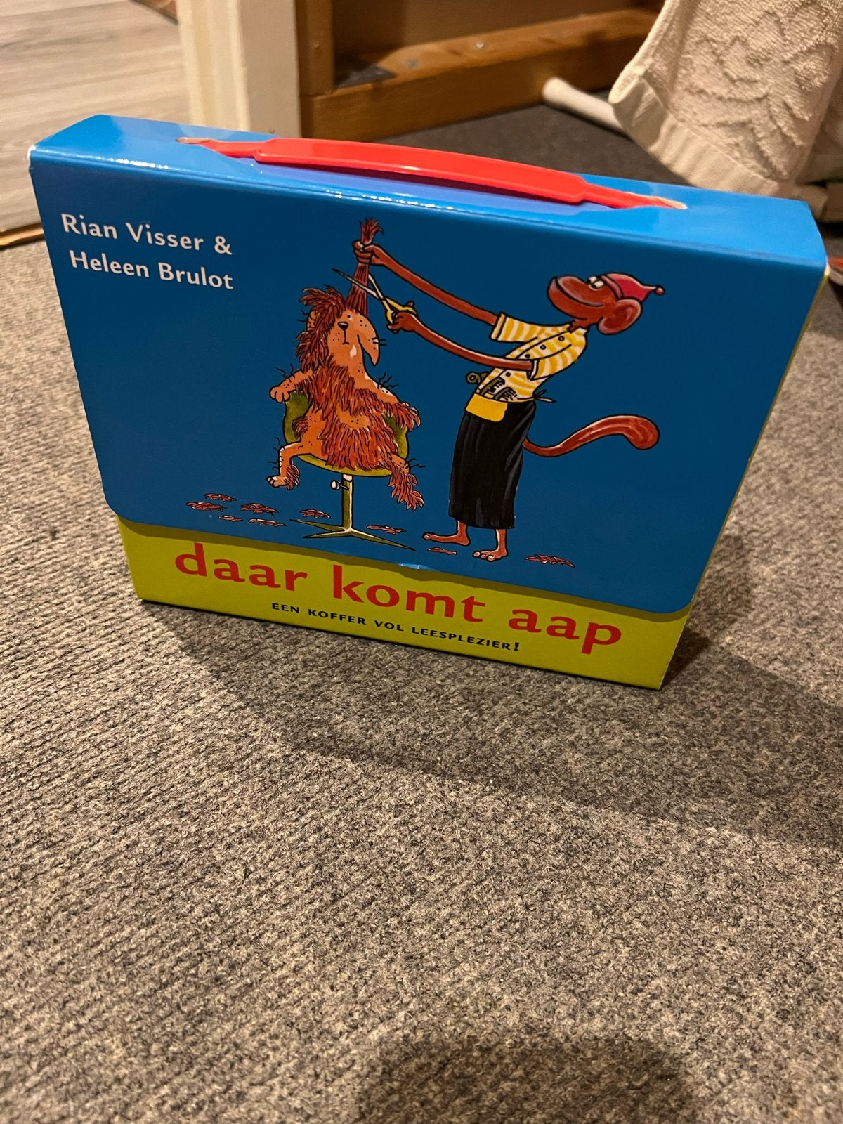 Daar komt aap - Een koffer vol leesplezier, Boeken, Ophalen of Verzenden, Gelezen