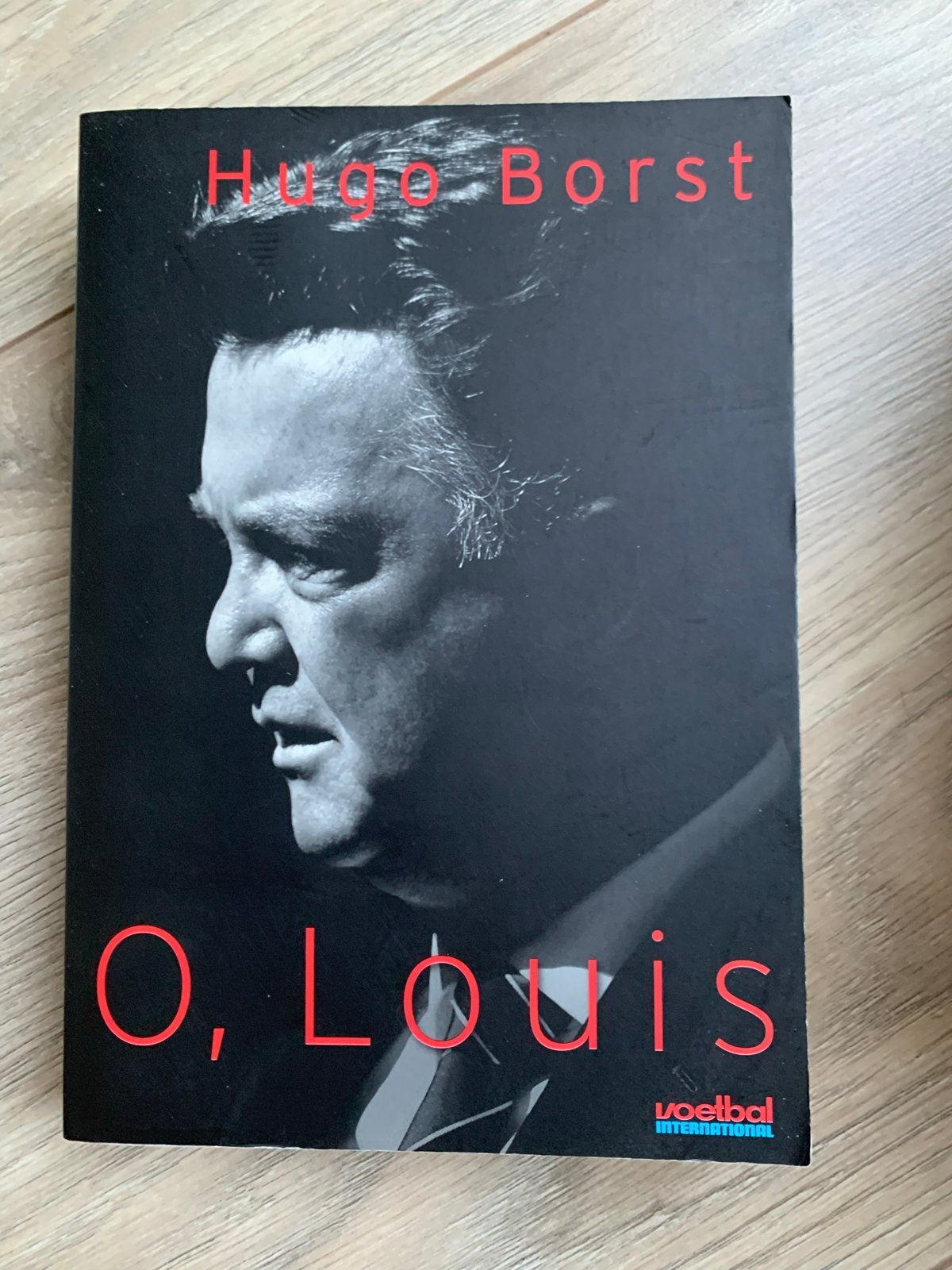 O, Louis - Hugo Borst (Voetbal International), Boeken, Romans, Nieuw, Nederland, Ophalen of Verzenden