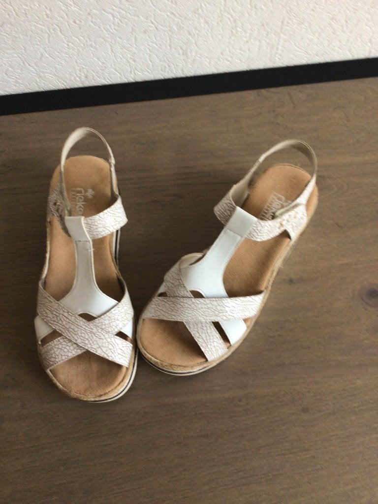 Rieker. Witte sandalen maat 40, Kleding | Dames, Schoenen, Verzenden, Wit, Sandalen of Muiltjes, Zo goed als nieuw