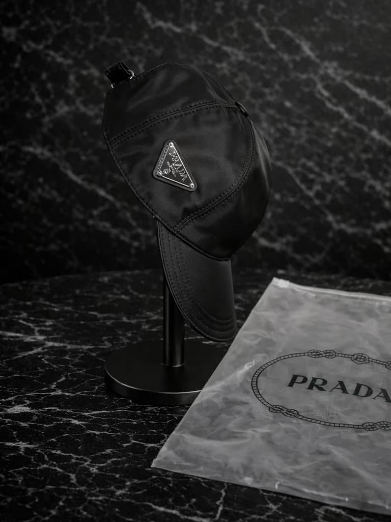 Prada petten, Ophalen of Verzenden, Nieuw, One size fits all, Pet