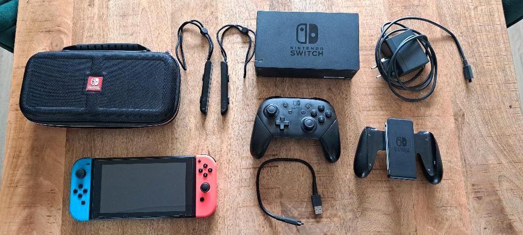 Model HAC-001 Nintendo Switch 1 + toebehoren/pro controller, Spelcomputers en Games, Spelcomputers | Nintendo Switch, Ophalen