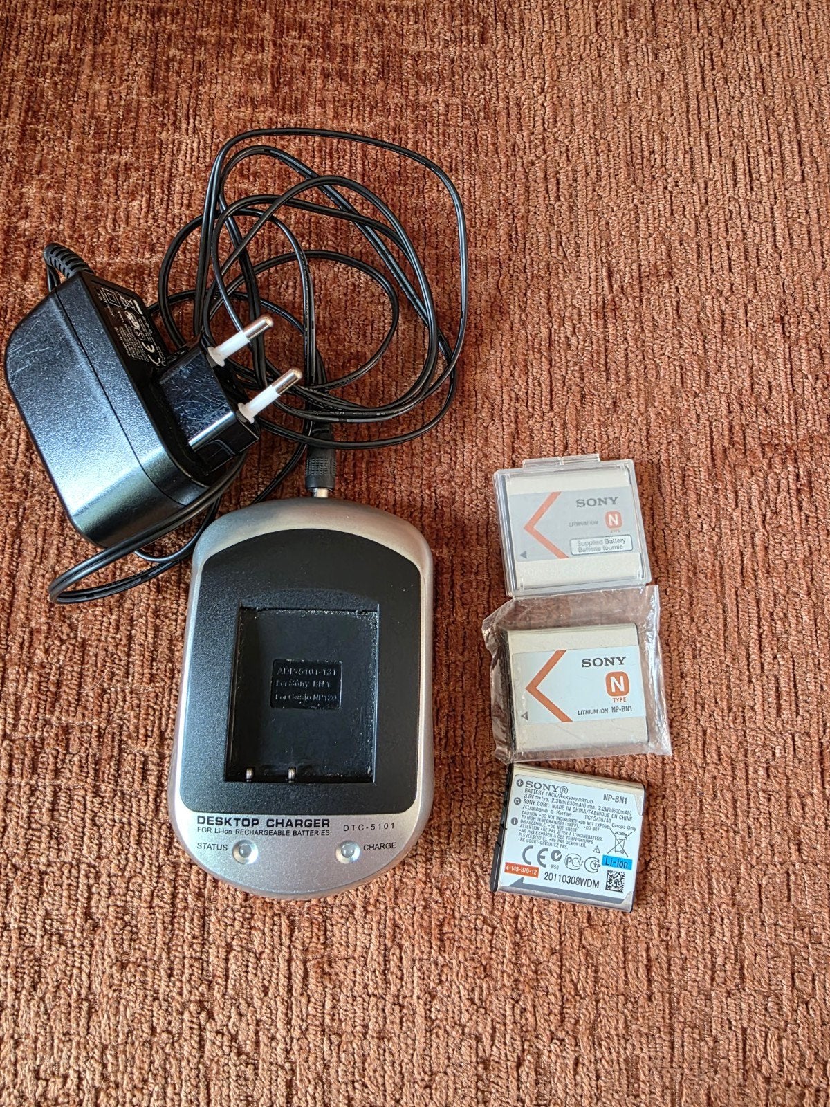 Batterijen + oplader Sony, Ophalen of Verzenden