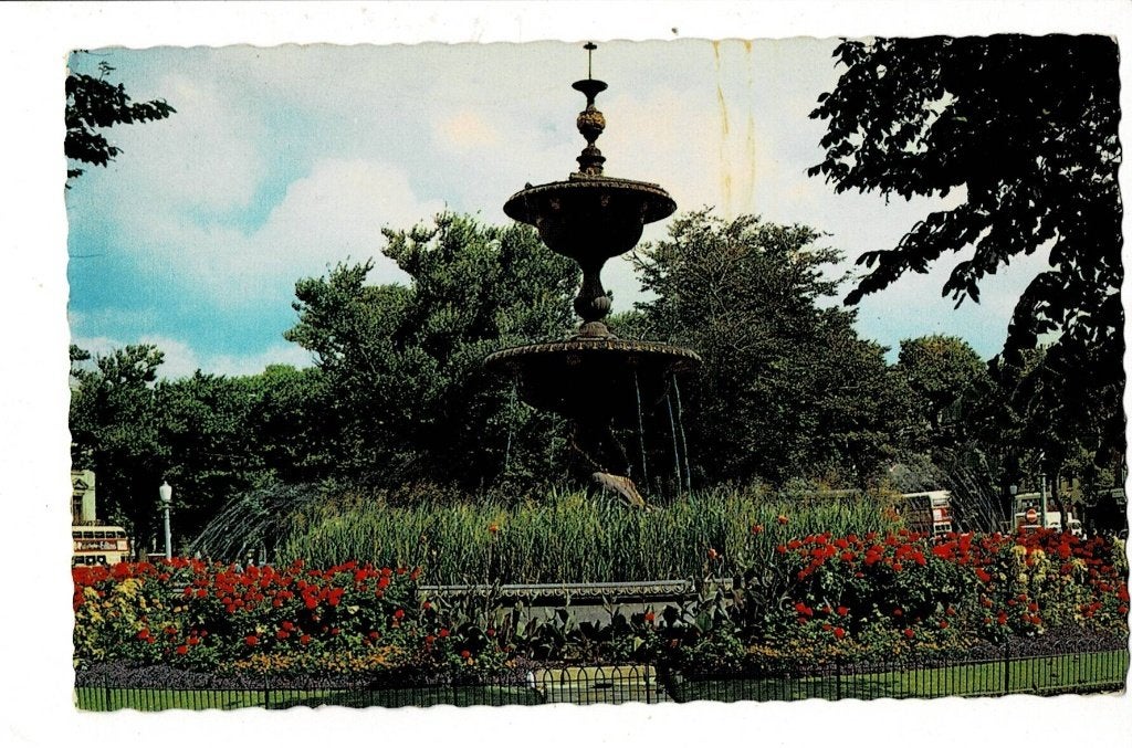 Vintage Ansichtkaart: Fontein in Park, Engeland, Brighton, Ophalen of Verzenden, 1960 tot 1980, Ongelopen, Engeland