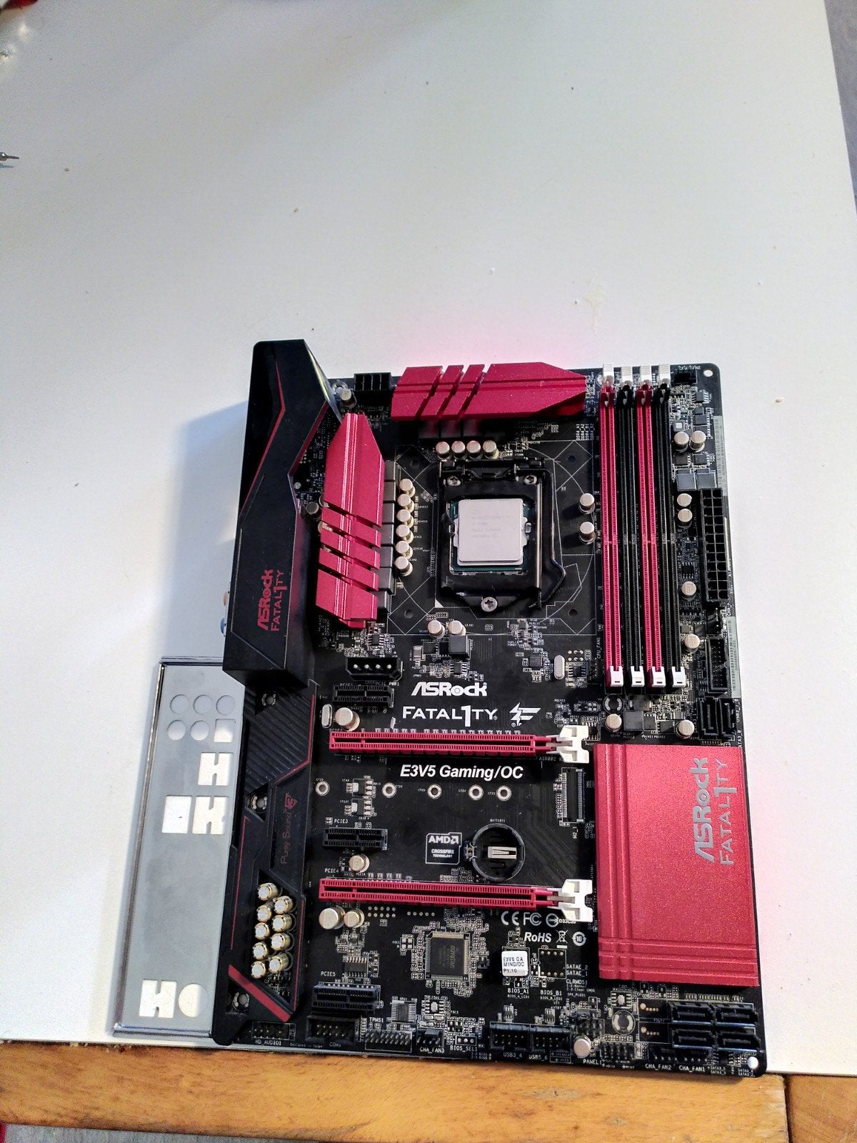 ASRock fatality E3V5 met cpu, LGA 1156, DDR4, Ophalen of Verzenden, Zo goed als nieuw