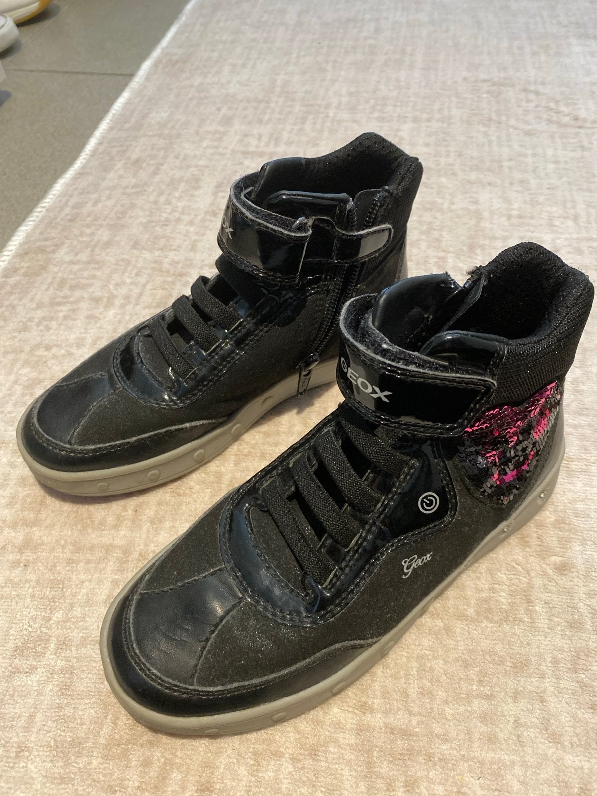 Geox meisjes sneakers maat 31 en hartjes, Ophalen of Verzenden, Gebruikt, Meisje, Schoenen