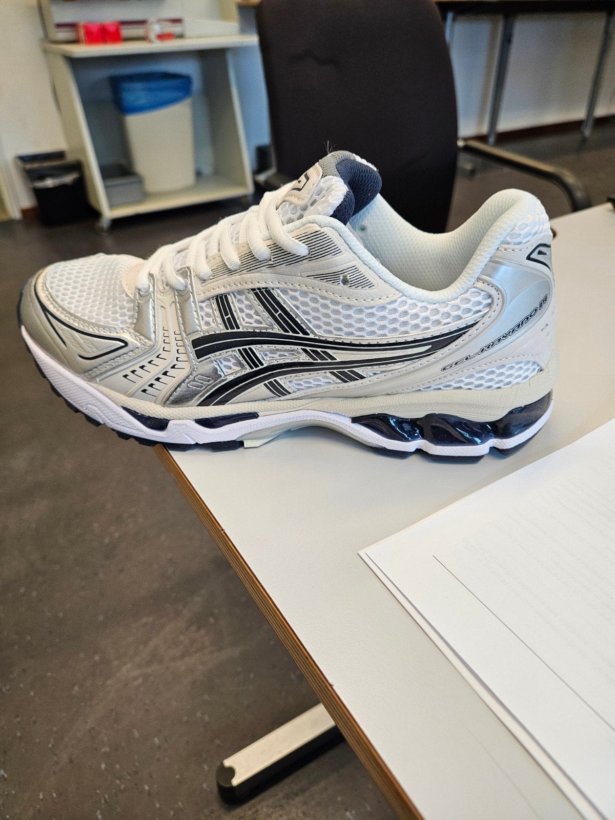 Spiksplinternieuwe Asics Gel-Kayano 14 - Maat 43.5, Wit, Nieuw, Ophalen of Verzenden, Sneakers of Gympen