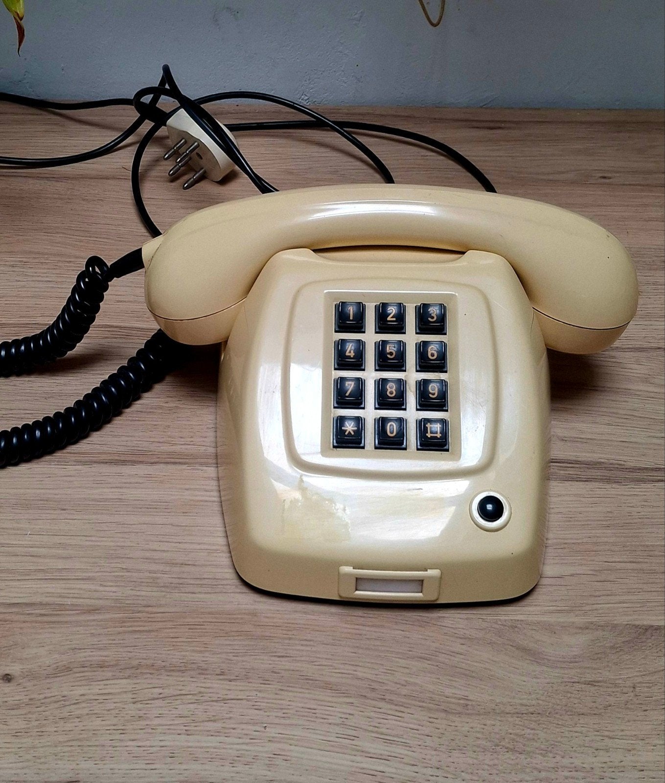 Ivoorkleurige PTT type T65 vintage druktoets telefoon., Ophalen of Verzenden