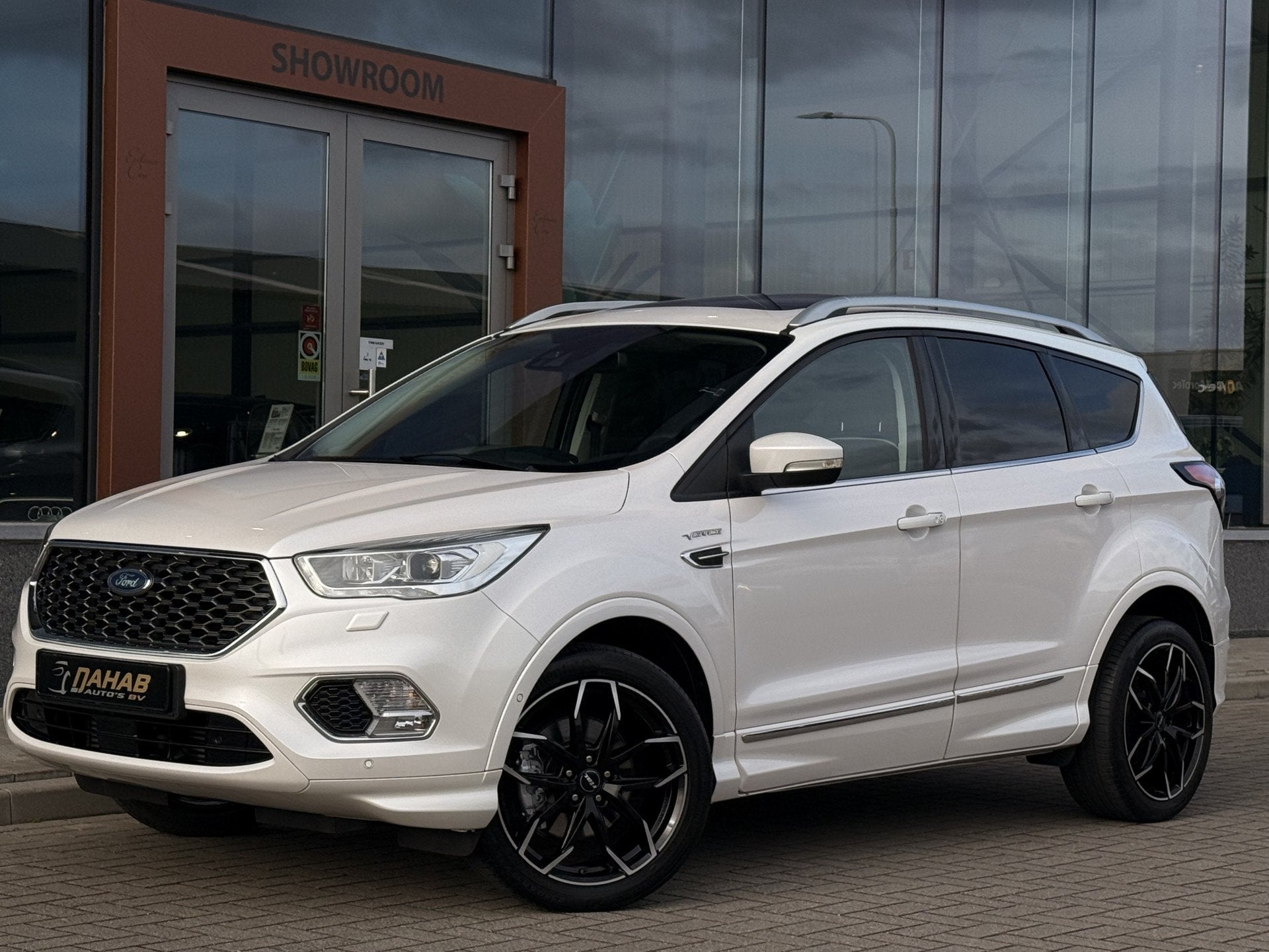 Ford Kuga 2.0 Vignale | Sony Audio | Stoel/Stuur verwarming, Automaat, Dealer onderhouden, Gebruikt, Zwart