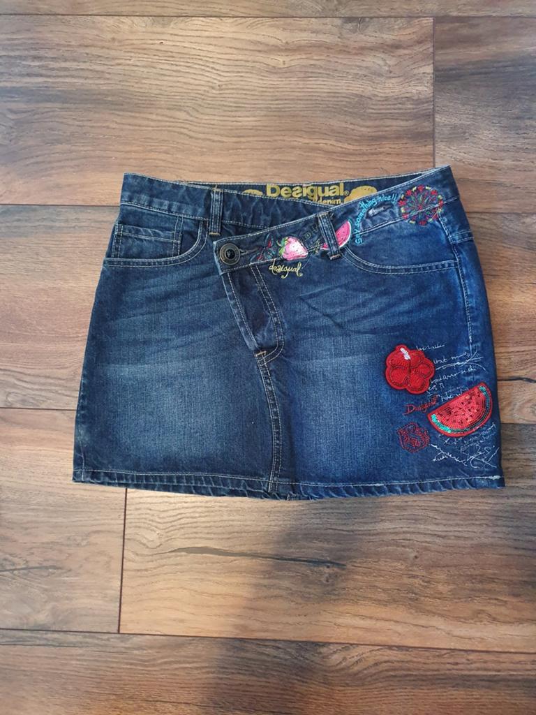Desigual denim rokje met fruit borduursels, Kleding | Dames, Rokken, Blauw, Ophalen of Verzenden, Zo goed als nieuw, Boven de knie