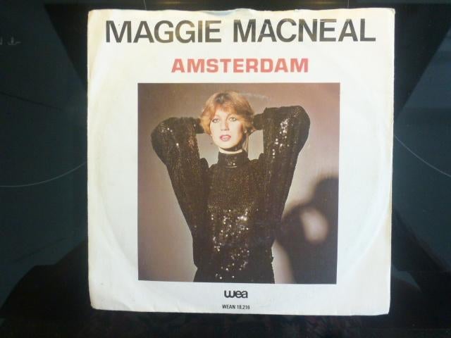 Maggie Macneal.  Amsterdam., Ophalen of Verzenden, Gebruikt, Nederlandstalig