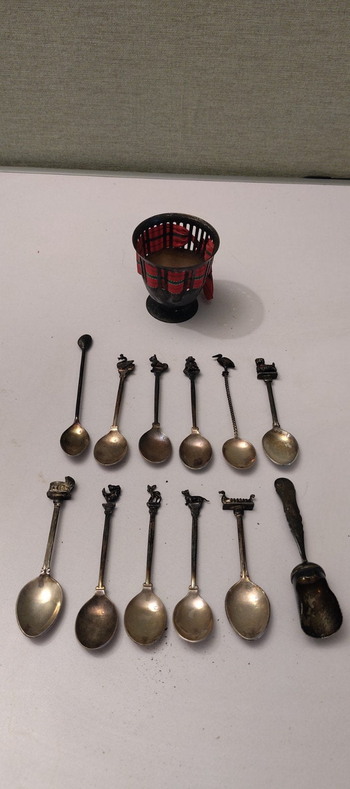 Set van 12 verzilverde verzamellepels met houder, Ophalen of Verzenden