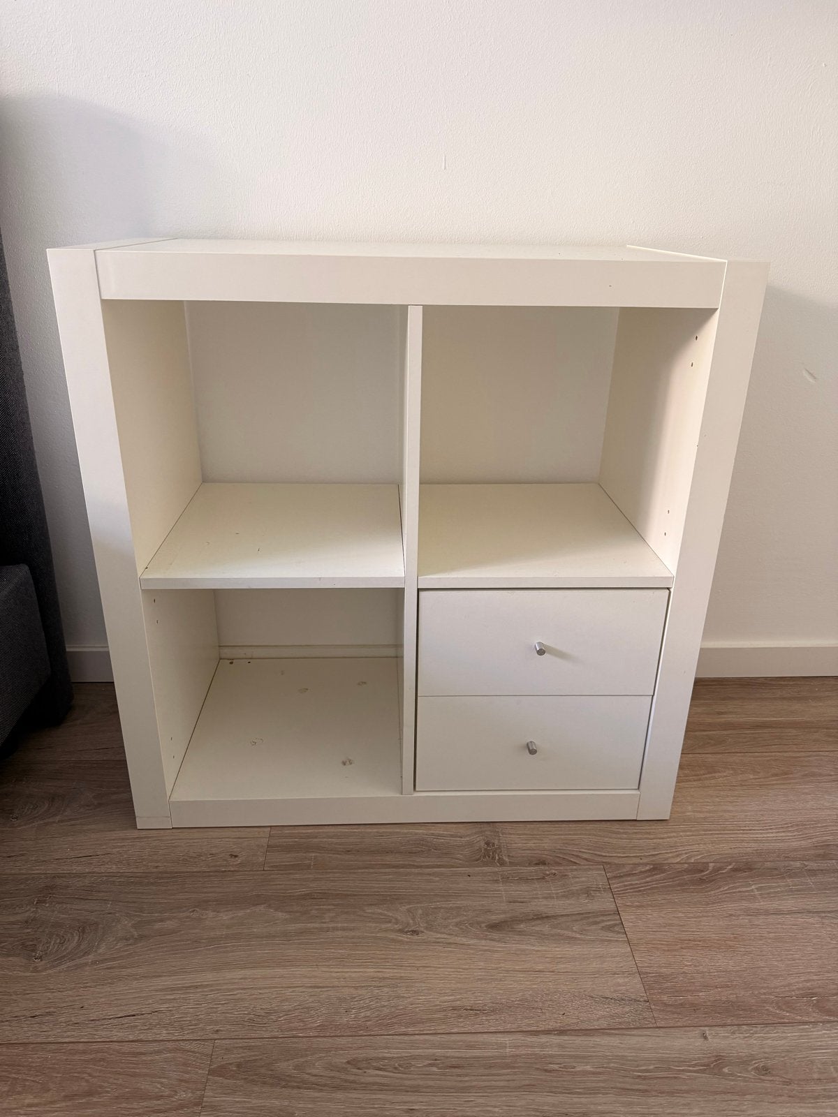 Bijna GRATIS - Witte IKEA kast met 3 open vakken en 2 lades, Huis en Inrichting, Kasten | Boekenkasten, Ophalen, Gebruikt, 50 tot 100 cm