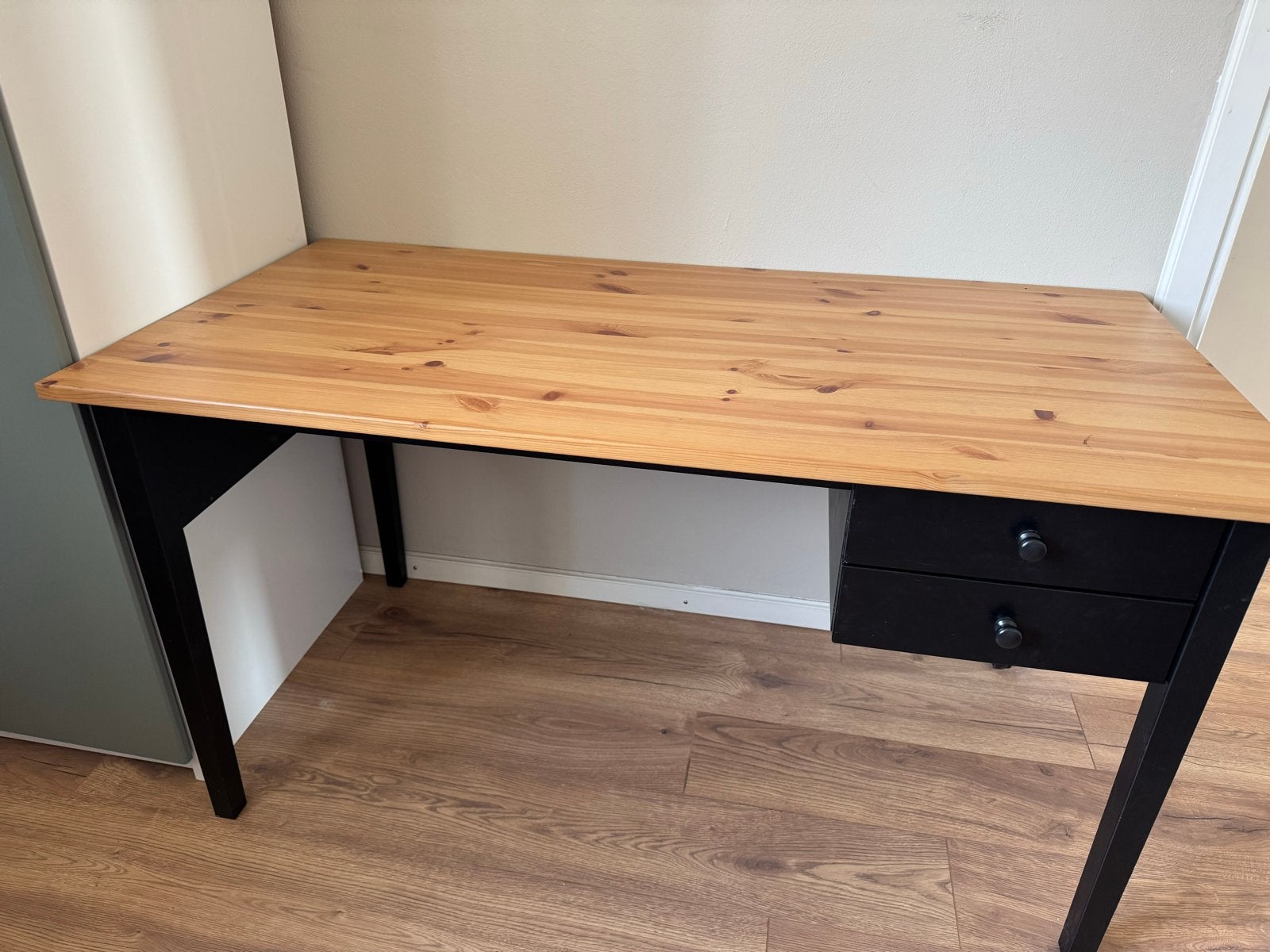 IKEA Arkelstorp Bureau - 140x70 cm - Prima staat, Huis en Inrichting, Bureaus, Ophalen, Gebruikt, Bruin, IKEA