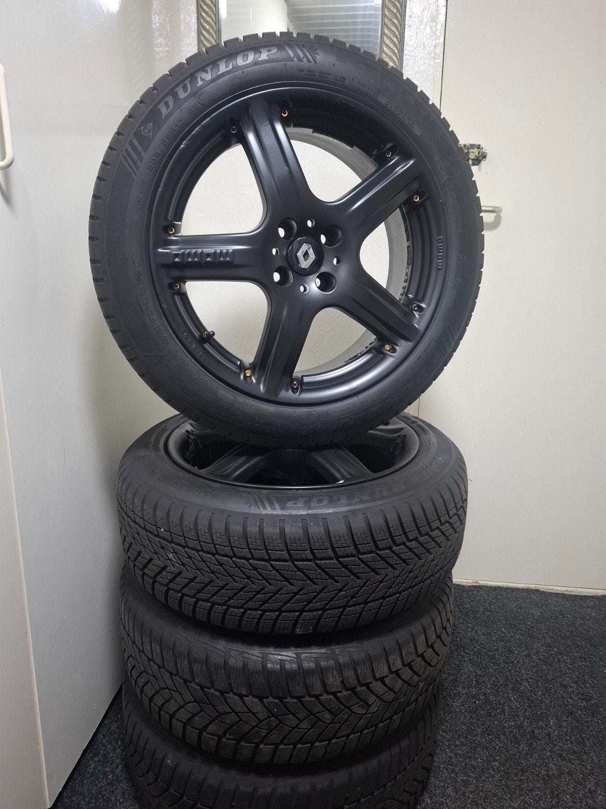 Dunlop winterbanden met zwarte velgen - 205/55R17, Auto-onderdelen, Ophalen, Gebruikt, Banden en Velgen, 17 inch