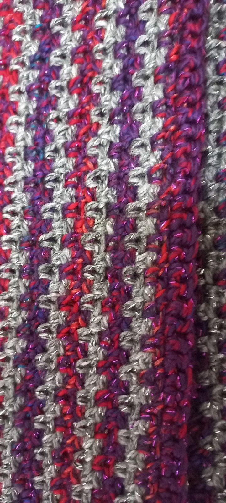 Handgemaakte muts en sjaal set - paars, rood, zilver, Maat 38/40 (M), Nieuw, Ophalen of Verzenden, Handgemaakt