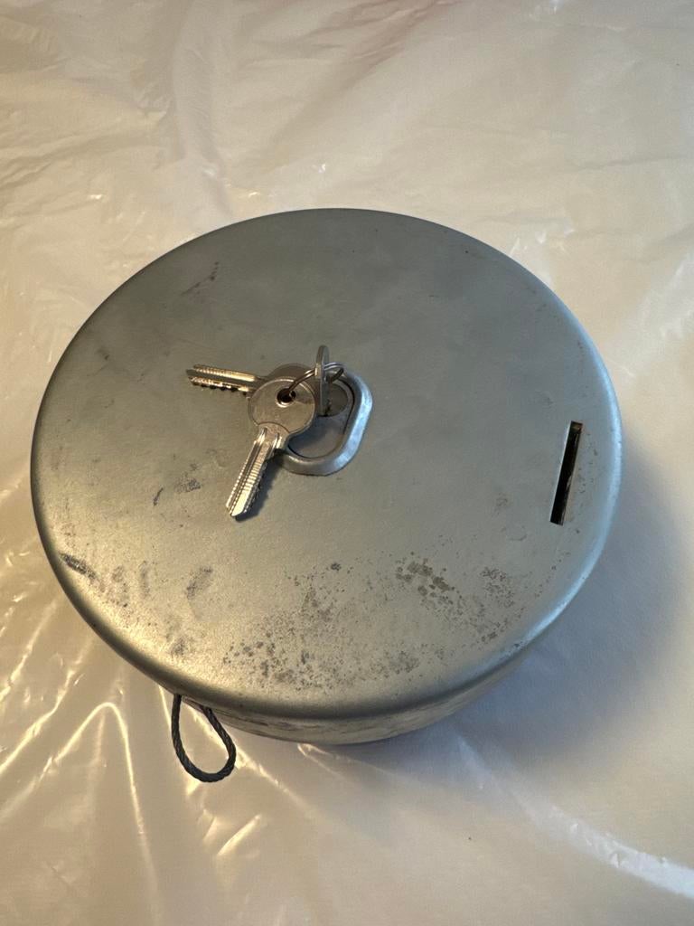 Lockloy kluis met 4 sleutels erg degelijk zwaar materiaal ), Hobby en Vrije tijd, Overige Hobby en Vrije tijd, Gebruikt, Ophalen of Verzenden