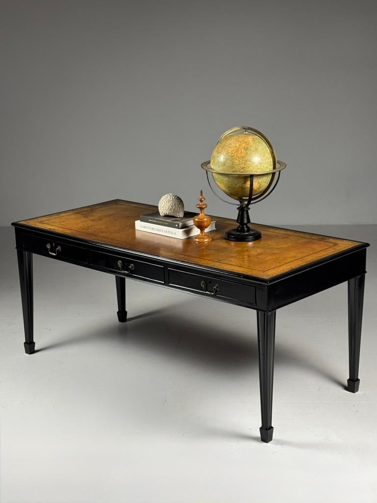 Schrijftafel Engels Zwart antiek 19e eeuw