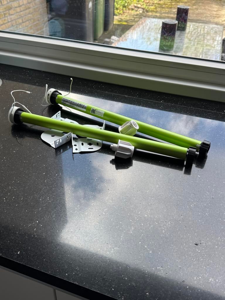 Tuiss Rolgordijn Motoren 28mm (2 stuks) met Lader, Ophalen, Zo goed als nieuw, Groen
