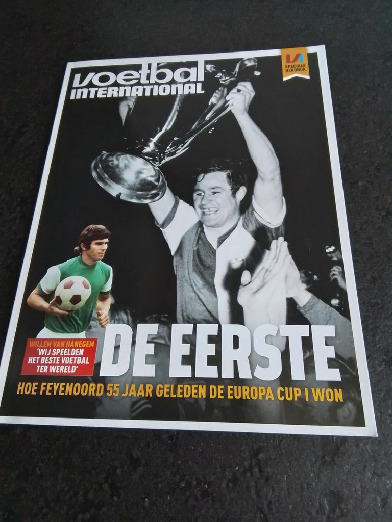 Boek ,VOETBALBOEK INTERNATIONAAL, Ophalen, Zo goed als nieuw, Feyenoord, Boek of Tijdschrift