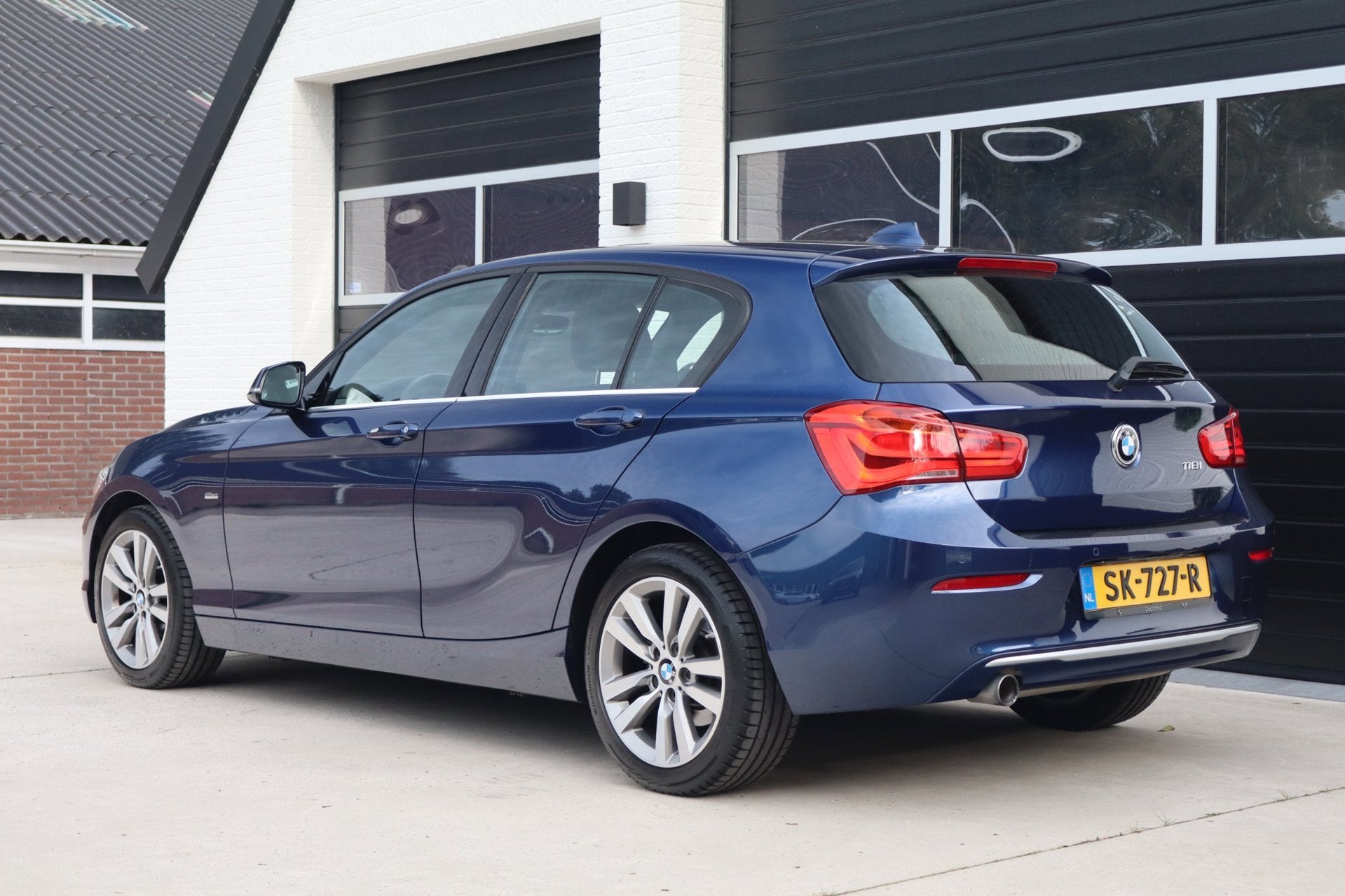 BMW 1-serie 118i 136pk High Executive Urban line - Leder - L, Gebruikt, Blauw, Parkeerassistent, Bedrijf