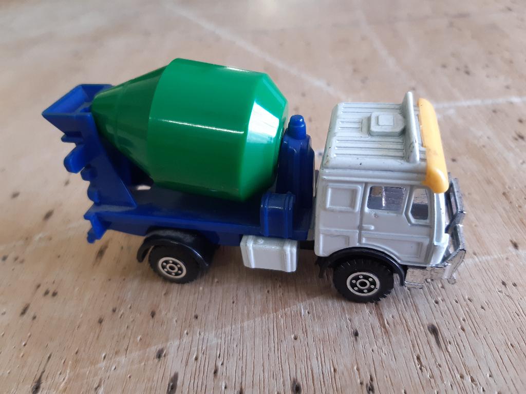 Betonwagen Mooie staat 10cm Groen Blauw Wit, Kinderen en Baby's, Speelgoed | Speelgoedvoertuigen, Ophalen of Verzenden, Gebruikt