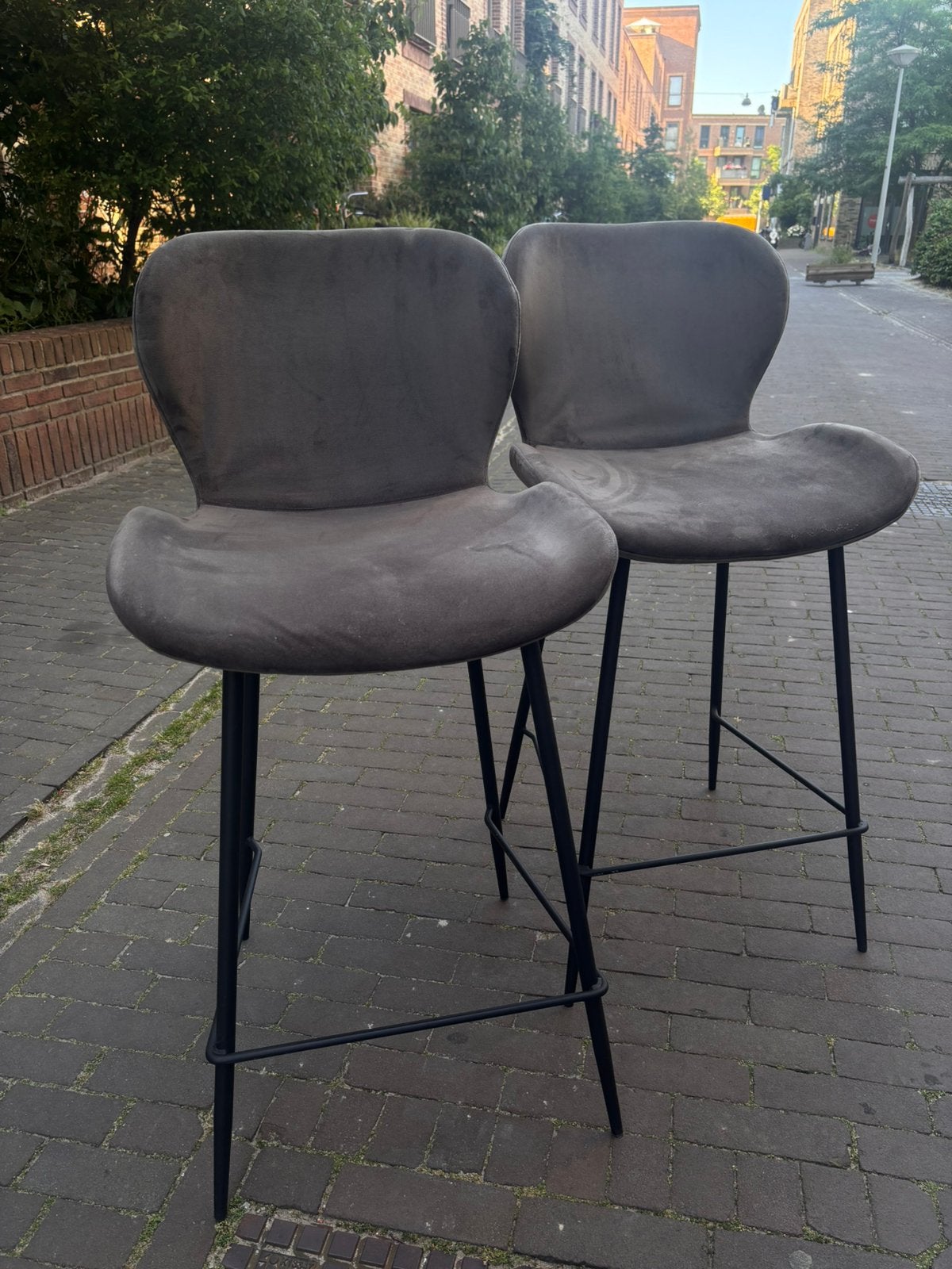 Luxe velvet barkrukken taupe (4 stuks), 4 krukken, Ophalen of Verzenden, Zo goed als nieuw, 60 tot 90 cm